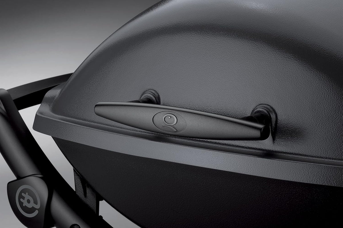 Weber Q2400 Elekrogrill mit Seitentischen, 54 x 39cm Grillfäche, portable, 2-geteilter porzellanemaillierter Guss-Grillrost, Aluminiumguss Deckel & Gehäuse - Dark Grey (55020079)