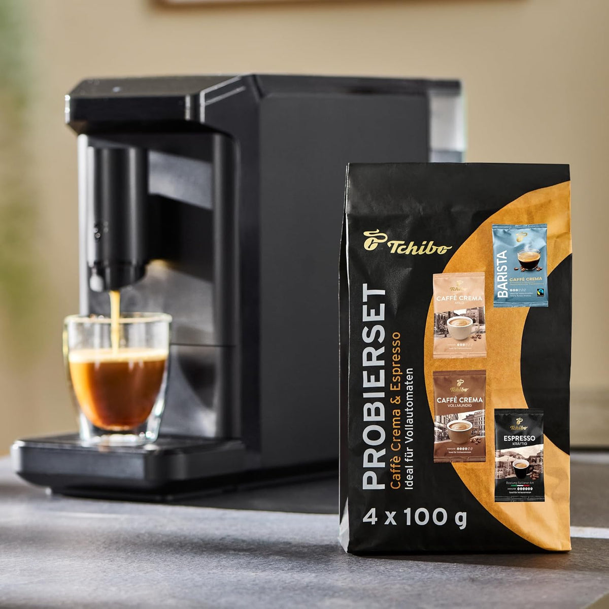 Tchibo Kaffeevollautomat Esperto mini für Caffè Crema und Espresso, nur 16cm breit, klein und kompakt, geeignet für jede Küche, Camping, Studentenapartment, Schwarz - INKLUSIVE Kaffeeprobierset GRATIS