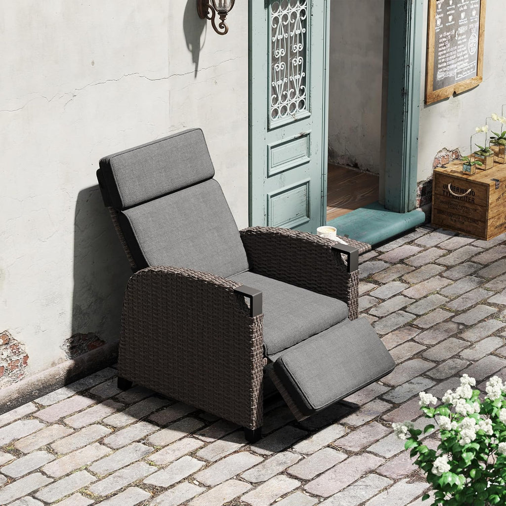 Amopatio Relaxliege Liegesessel, Rattan Sonnenliege mit Verstellbar Rückenlehne und Klapptisch, Outdoor Gartensessel wetterfestes, für Terrasse, Garten, Balkon – Grau & Braun